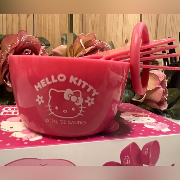 Sanrio License 4 Pcs. Measuring Cups - Picture 3 of 6